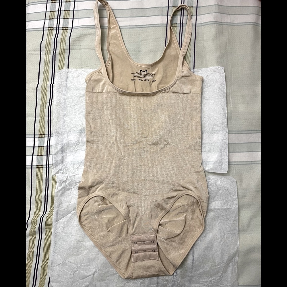 women's Maidenform shapewear- size M- nude color- like new